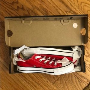 Size 6.5 women’s red converse. Never been worn.